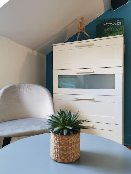 Studio Sous Les Toits Proche Paris Et Versailles Chaville Exterior foto